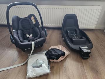 Maxicosi + familyfix  beschikbaar voor biedingen