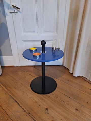 Postmodern IKEA bijzettafel VI 1993 (Staal, Memphis, '80 90) beschikbaar voor biedingen