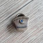 BEDEL ZILVEREN TASJE MET BLAUW STEENTJE, Overige merken, Ophalen of Verzenden, Zo goed als nieuw, 1 bedel
