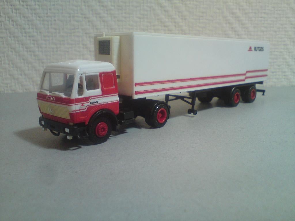 Herpa Mercedes NG dichte trailer Rutges., Ophalen of Verzenden, Zo goed als nieuw, Bus of Vrachtwagen, Herpa