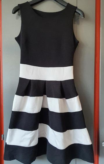 Zwart-witte A-lijn jurk – maat S – elegant & tijdloos beschikbaar voor biedingen