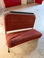 Vintage bankjes va een oude schoolbus, Ophalen