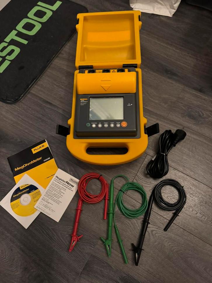 Te koop Fluke 1550B MegOhmmeter / megger met alle toebehoren, Doe-het-zelf en Verbouw, Meetapparatuur, Zo goed als nieuw, Multimeter