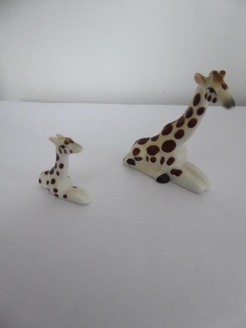 2 giraffen van porselein (nr 12), Verzamelen, Dierenverzamelingen, Zo goed als nieuw, Beeldje of Figuurtje, Wild dier, Ophalen of Verzenden