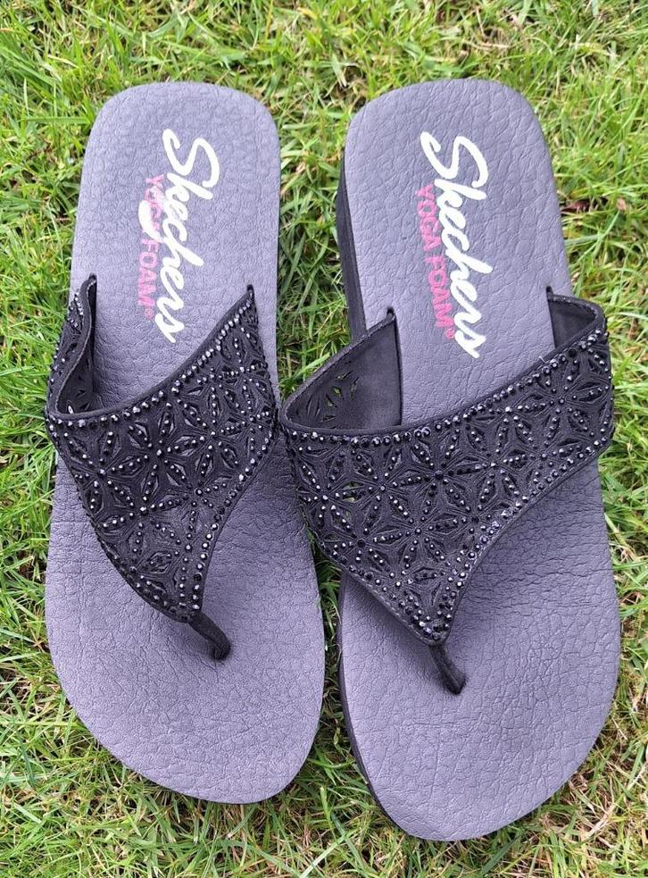 NIEUWE SKETCHERS ZWARTE GLITTER TEENSLIPPERS, Kleding | Dames, Schoenen, Nieuw, Sandalen of Muiltjes, Zwart, Ophalen of Verzenden