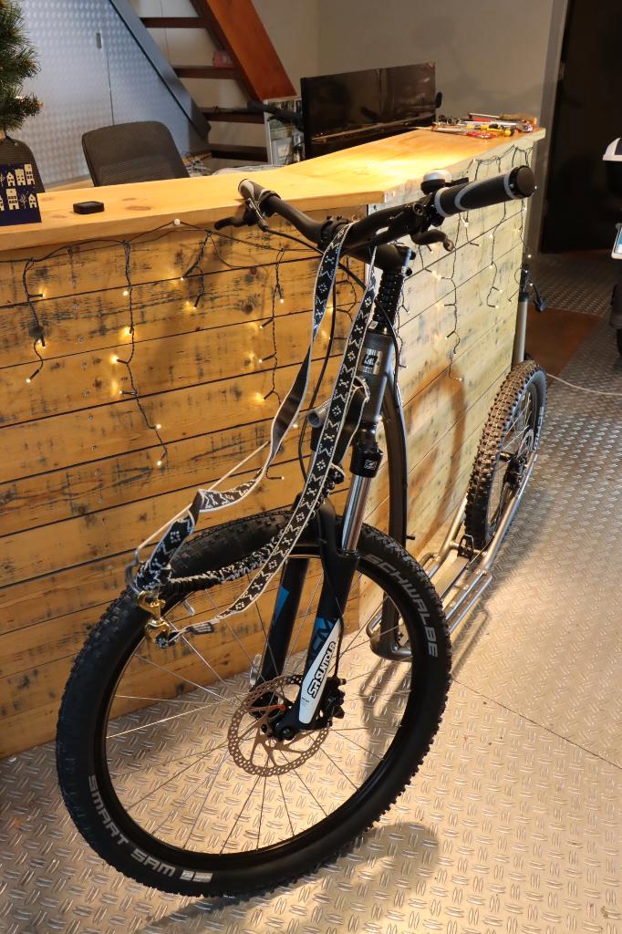 Kostka Mushing, nu € 150,- korting. OP=OP. Step met je hond., Fietsen en Brommers, Steps, Nieuw, Kickbike, Ophalen of Verzenden