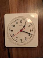 Vintage vierkante Junghans klok quartz, Ophalen of Verzenden, Zo goed als nieuw, Analoog, Wandklok