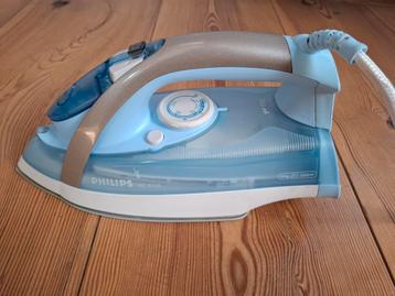Lichtblauw "Philips" stoomstrijkijzer. Extra lang snoer.  beschikbaar voor biedingen