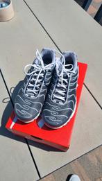 NIKE AIR MAX PLUS SE IRON GREY/WOLF GREY MAAT 39, Overige kleuren, Nike, Ophalen of Verzenden, Sneakers of Gympen