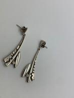 V810 Prachtige zilveren modernist oorbellen, Hangers, Ophalen of Verzenden, X, Zilver