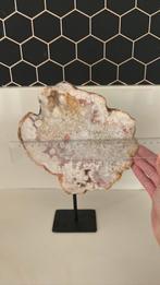 Roze amethist op standaard €50, Verzamelen, Mineralen en Fossielen, Ophalen, Mineraal