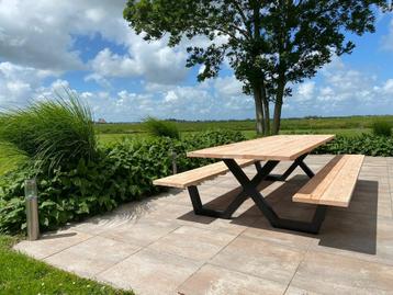 Douglashouten picknicktafel met stalen X poten | NIEUW beschikbaar voor biedingen
