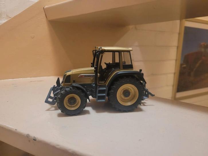 2x Siku Fendt Favorit 411 BASF Gold (lim. edition), Hobby en Vrije tijd, Modelauto's | 1:32, Zo goed als nieuw, Tractor of Landbouw