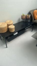 Te koop: stijlvolle IKEA tafel Moderne zwarte metalen tafel, Ophalen of Verzenden, Zo goed als nieuw, 25 tot 50 cm, Rechthoekig