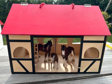 Schleich set met stalletje beschikbaar voor biedingen