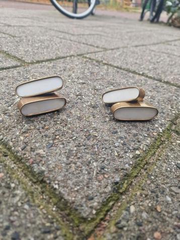 4 Koperen Kastknopjes met Wit beschikbaar voor biedingen