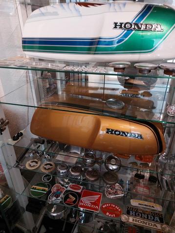 Honda SS50 Tank's in Absolute Concoursstaat.(Zie18Foto's) beschikbaar voor biedingen
