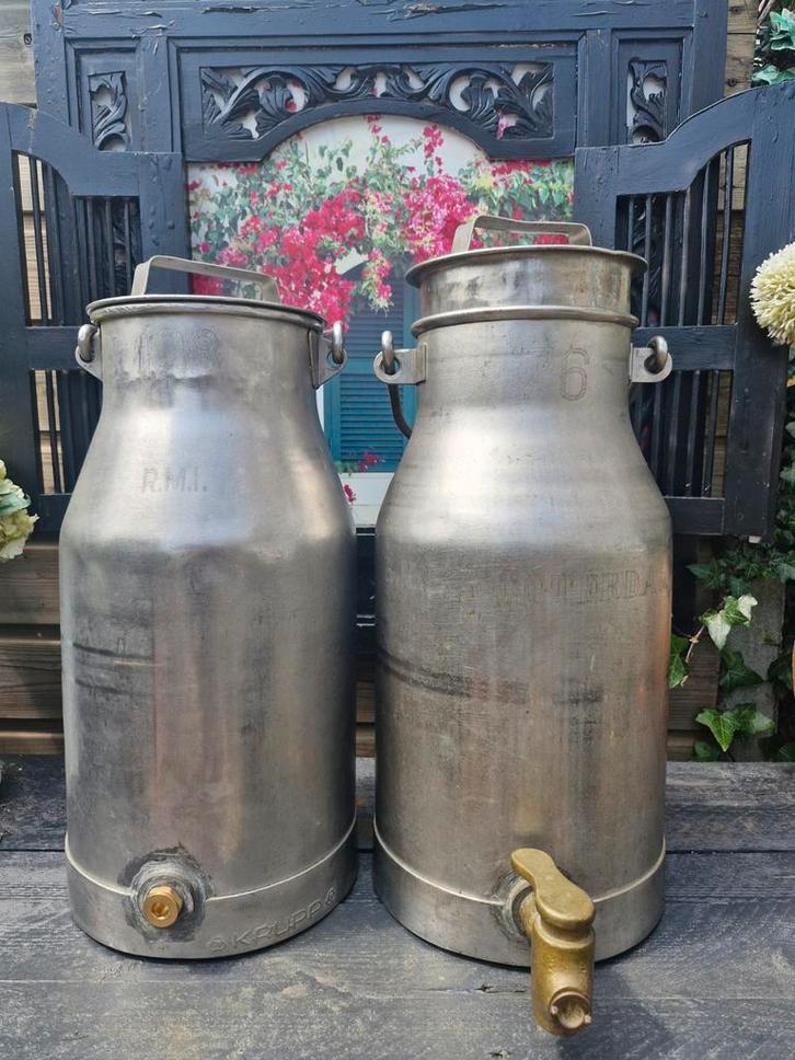 Twee super gave rvs melkbus/melkbussen  20.liter, Tuin en Terras, Tuinwanddecoratie, Zo goed als nieuw, Ophalen of Verzenden
