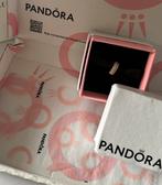 Pandora Bedel Goudkleur met Steentjes, Sieraden, Tassen en Uiterlijk, Bedels, Verzenden, Pandora, Zo goed als nieuw, 1 bedel