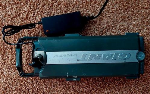 Oplader GIANT TWIST 4PIN 26V Li Ion accu, Fietsen en Brommers, Fietsaccessoires | Fietsaccu's, Nieuw, Ophalen of Verzenden