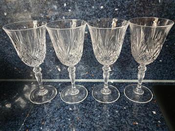 Prachtige bewerkte wijnglazen.  beschikbaar voor biedingen