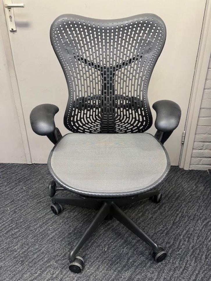 Herman Miller Mirra (meerdere beschikbaar), Huis en Inrichting, Bureaustoelen, Gebruikt, Bureaustoel, Grijs, Ergonomisch, Ophalen of Verzenden