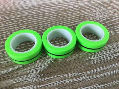 Deze Fidget Ringen (3 stuks) trekken elkaar aan, groen, Kinderen en Baby's, Speelgoed | Educatief en Creatief, Zo goed als nieuw