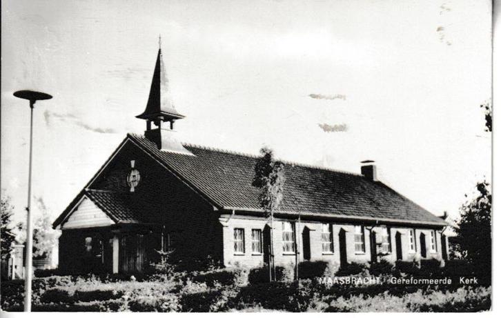 MAASBRACHT - GEREFORMEERDE KERK, Verzamelen, Ansichtkaarten | Nederland, Ongelopen, Limburg, Ophalen of Verzenden