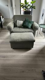 Loveseat Baxter met hocker in kleur groen, Huis en Inrichting, Fauteuils, 100 tot 125 cm, Stof, Zo goed als nieuw, 100 tot 125 cm