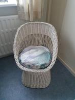 Rieten stoel met kussen, Huis en Inrichting, Stoelen, Ophalen, Gebruikt, Wit, Riet of Rotan