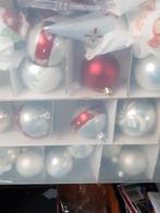 Kerst ballen en pieken , bomvolle box, Diversen, Kerst, Ophalen of Verzenden