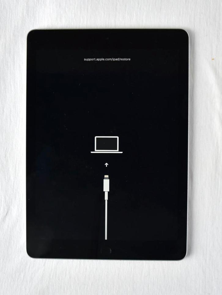 Apple iPad 6 2018 WiFi zwart: defect, zie advertentie, Computers en Software, Apple iPads, Niet werkend, Apple iPad, Wi-Fi, 10 inch