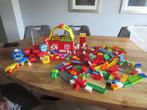 Duplo huis met grote rode plaat en dieren poppetjes enz., Kinderen en Baby's, Speelgoed | Duplo en Lego, Ophalen of Verzenden