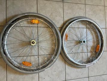 Rolstoelwielen 24 inch 2 stuks beschikbaar voor biedingen