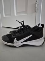 Nike gymschoenen zaalschoenen maat 37.5, Gebruikt, Ophalen of Verzenden, Nike, Jongen of Meisje