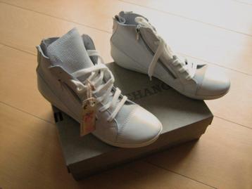 Nieuw! Sportieve wit leren sneakers POST XCHANGE 41 snazzeys beschikbaar voor biedingen