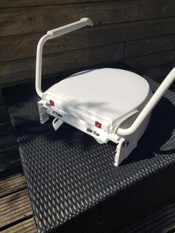 Toiletverhoger Aquatec 900 incl armleuning beschikbaar voor biedingen