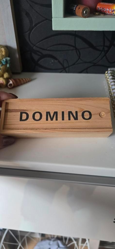 Domino in mooi houten kistje, Hobby en Vrije tijd, Gezelschapsspellen | Bordspellen, Nieuw, Ophalen