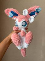 Sylveon Knuffel - Handgemaakt Pluche amigurumi pokemon, Ophalen of Verzenden, Nieuw, Overige typen