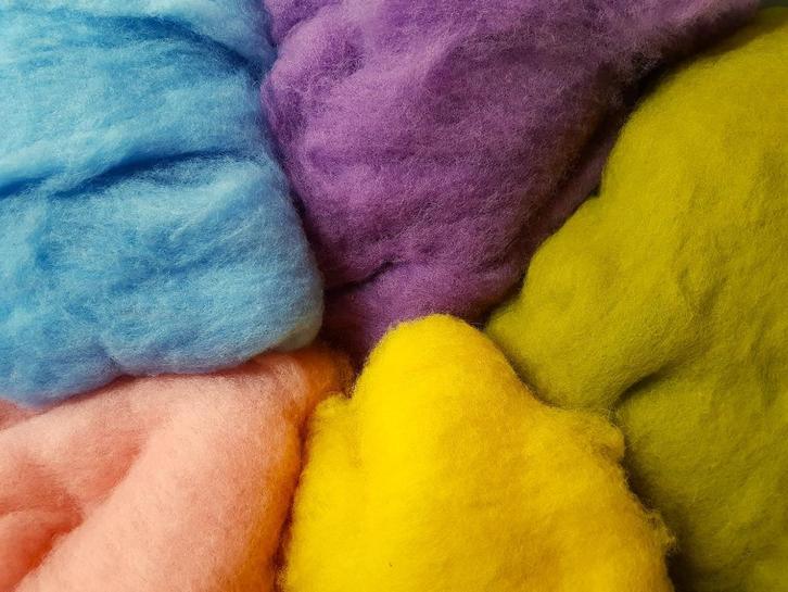 Assorti gekaarde wol merino LENTE, Hobby en Vrije tijd, Vilt, Nieuw, Los Vilt, Verzenden