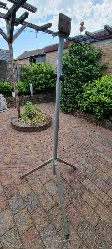 Stevige standaard voor bouwlamp ed beschikbaar voor biedingen