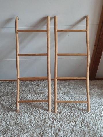Twee houten decoratie ladders / trappen