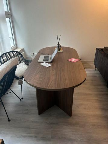 Bruine Naduvi Eettafel - Zo Goed Als Nieuw! beschikbaar voor biedingen