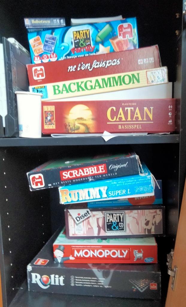 10+ gezeldschapspellen, Hobby en Vrije tijd, Gezelschapsspellen | Bordspellen, Zo goed als nieuw, Ophalen