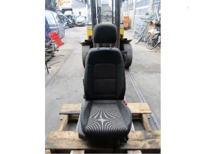 Stoel rechts van een Volkswagen Passat, Auto-onderdelen, Interieur en Bekleding, Volkswagen, Gebruikt, 3 maanden garantie, Verzenden