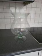 Mooie vaas, bolvorm op voetje, Huis en Inrichting, Woonaccessoires | Vazen, Ophalen, Overige kleuren, Minder dan 50 cm, Glas