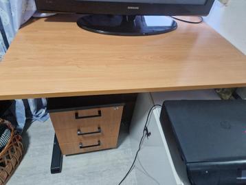 Zeer nette Bureau 120X80 cm hoogte verstelbaar met ladekast