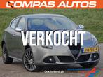 Alfa Romeo Giulietta 1.4 Turbo 170PK Distinctive (bj 2014), Gebruikt, Zwart, 4 cilinders, Leder en Stof