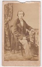 CDV Man op een Stoel - Foto Leconte Montmartre (Parijs) -, Verzamelen, Foto's en Prenten, Verzenden, Voor 1940, Gebruikt, Foto