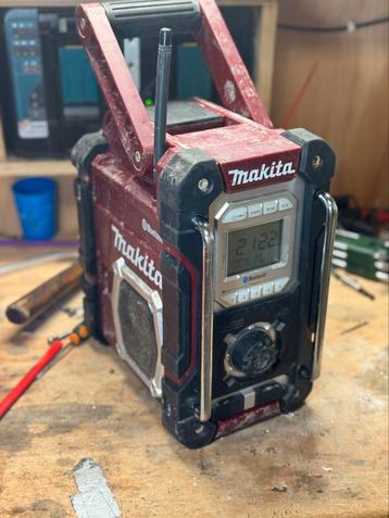 Makita DMR108AR bouwradio/radio limited edition beschikbaar voor biedingen